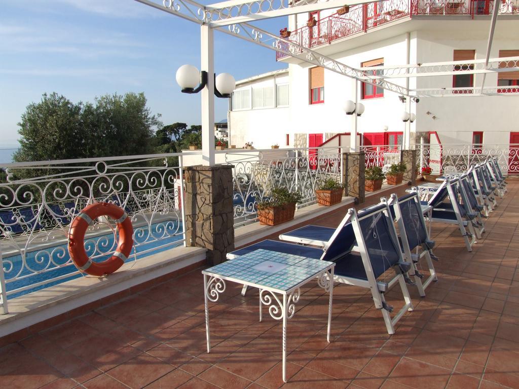 Hotel Dania ซอร์เรนโต ภายนอก รูปภาพ