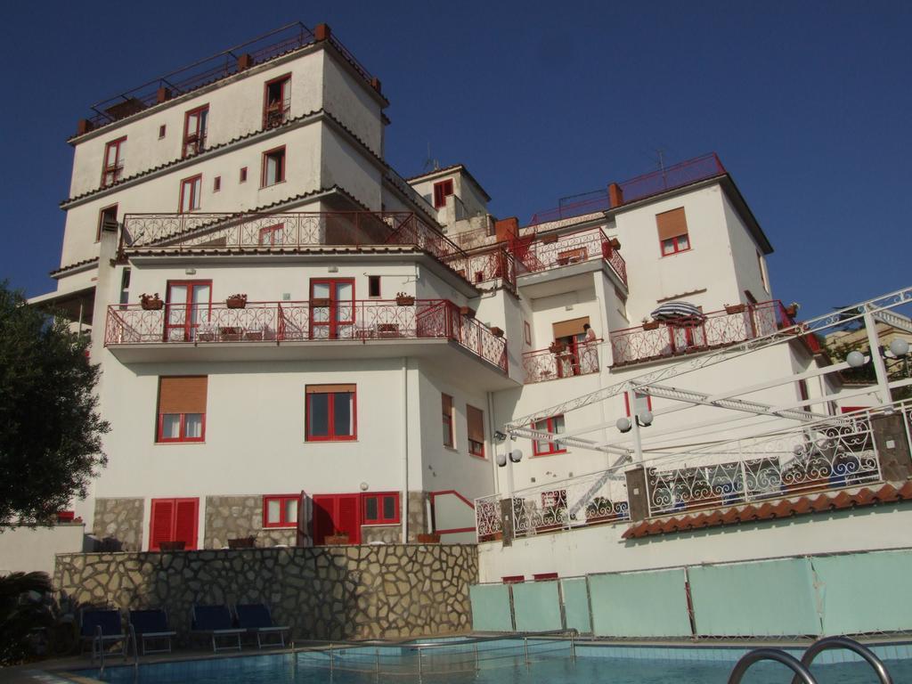 Hotel Dania ซอร์เรนโต ภายนอก รูปภาพ