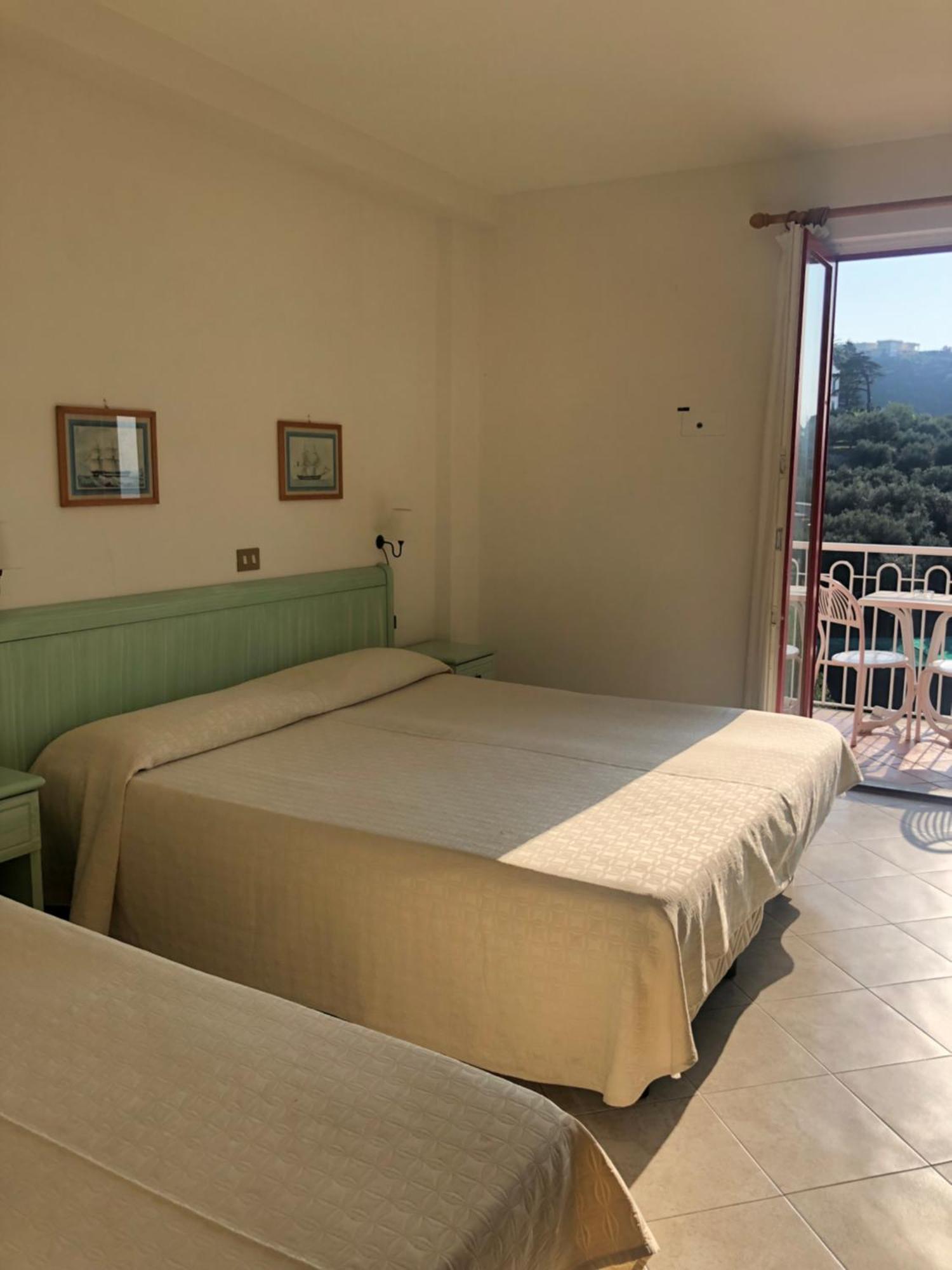 Hotel Dania ซอร์เรนโต ภายนอก รูปภาพ