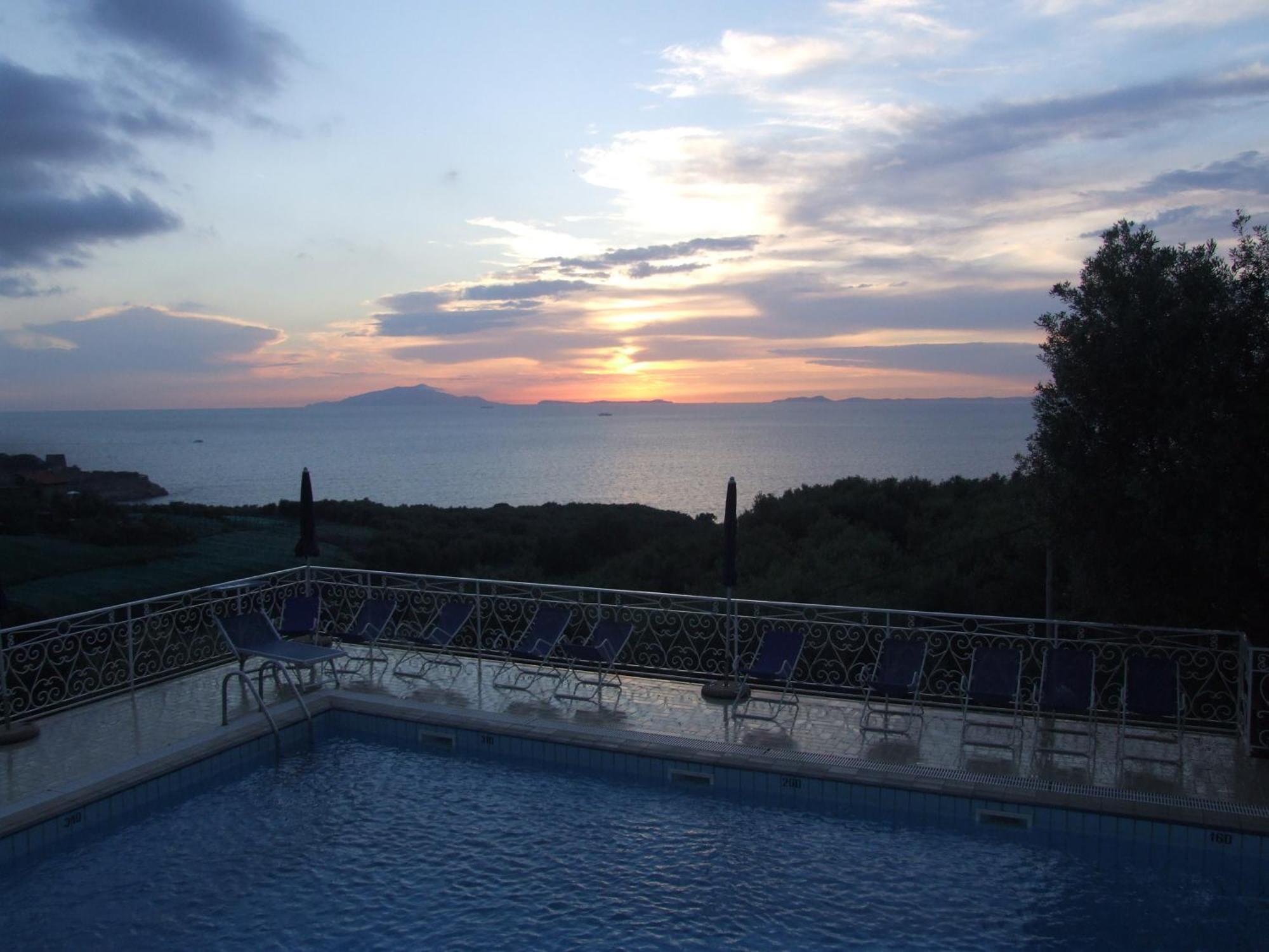 Hotel Dania ซอร์เรนโต ภายนอก รูปภาพ