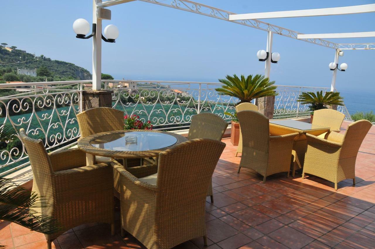 Hotel Dania ซอร์เรนโต ภายนอก รูปภาพ